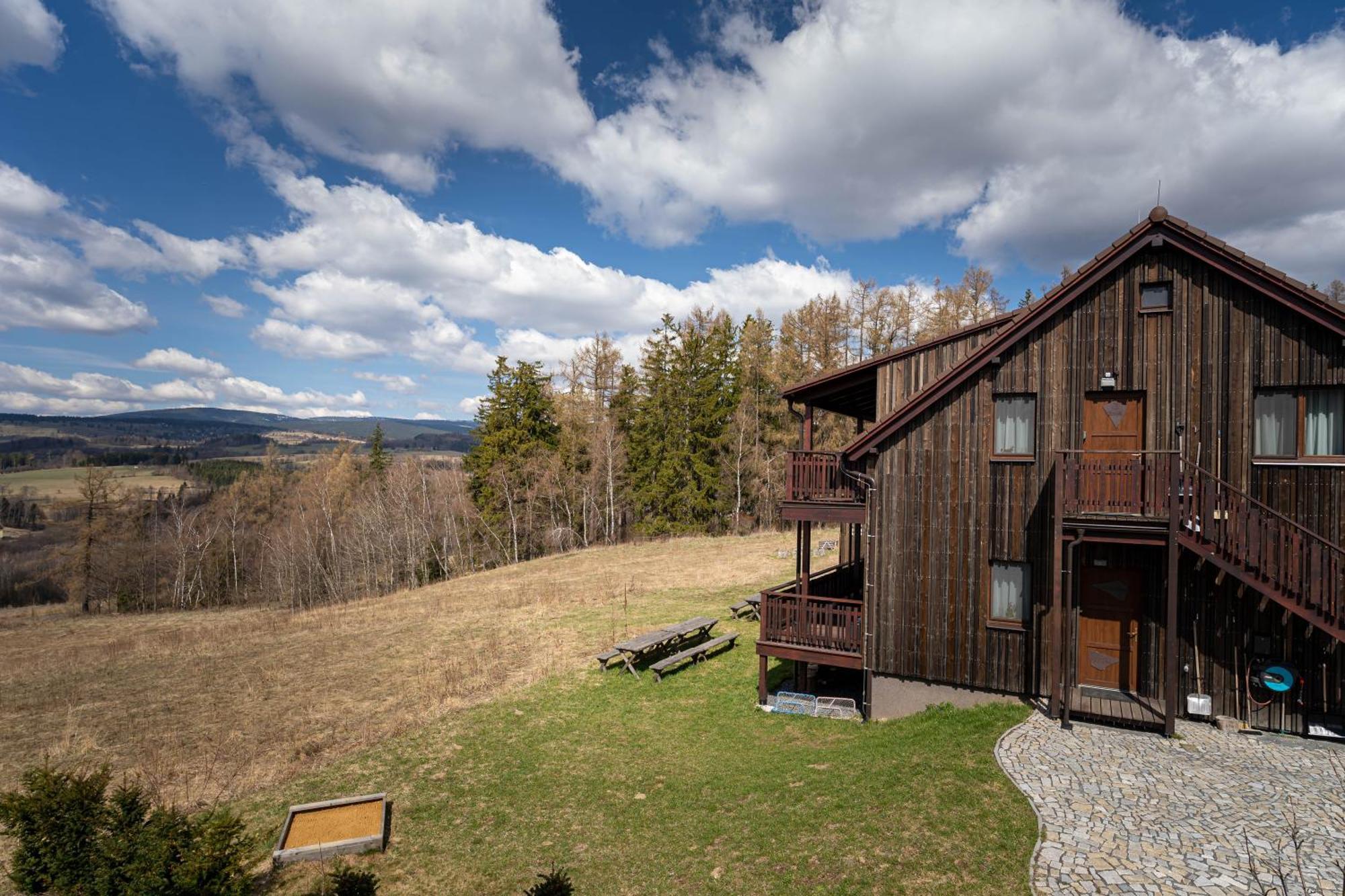 Apartmany Modrinova Archa S Privatni Saunou Vaclavov u Bruntalu Exterior foto